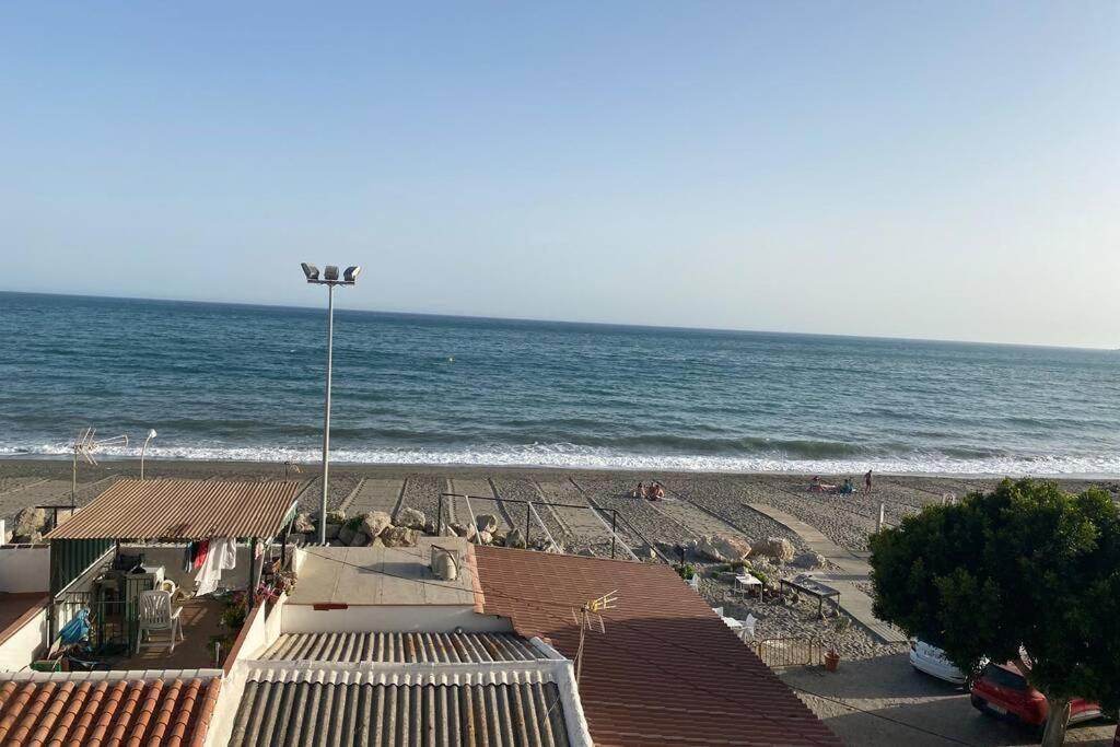 Apartamento primera línea playa. Vistas al mar Caleta de Vélez Exterior foto