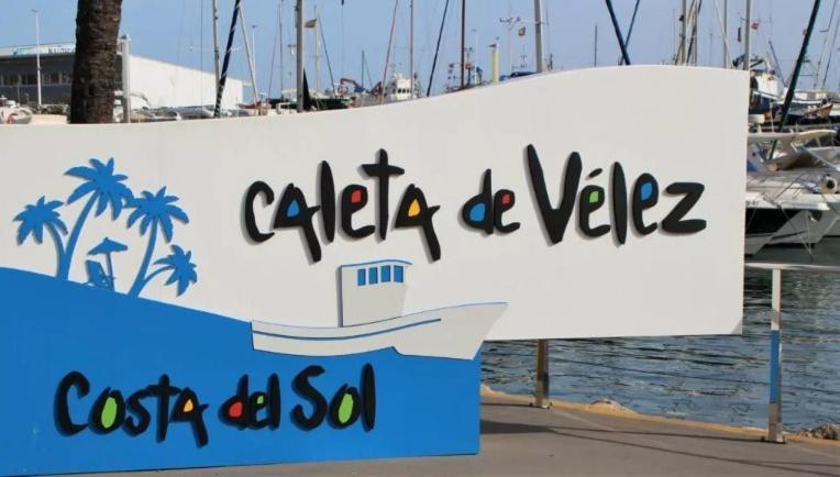 Apartamento primera línea playa. Vistas al mar Caleta de Vélez Exterior foto